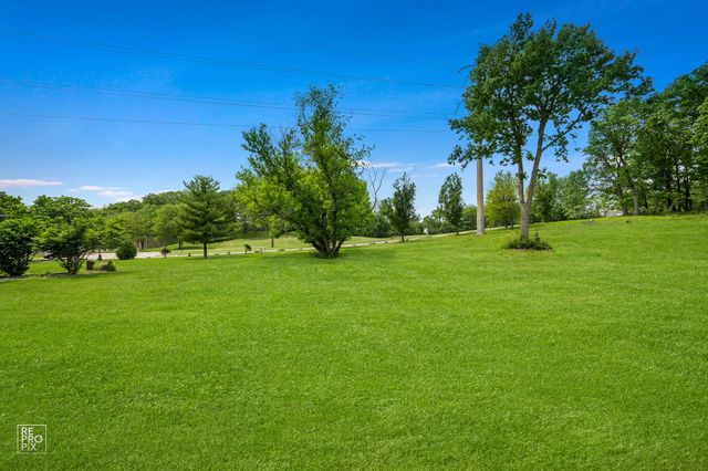 10s641 S Garfield Avenue, Burr Ridge, IL 60527