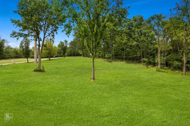 10s641 S Garfield Avenue, Burr Ridge, IL 60527