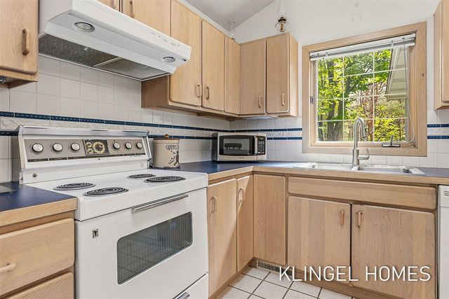 9292 Lakeshore Avenue, West Olive, MI 49460