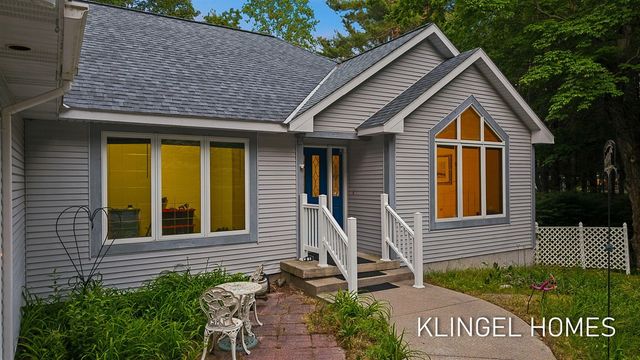 9292 Lakeshore Avenue, West Olive, MI 49460