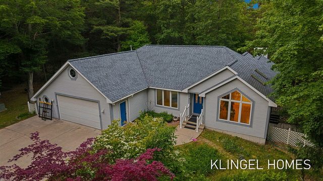 9292 Lakeshore Avenue, West Olive, MI 49460