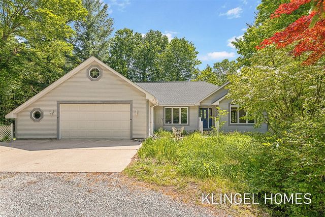 9292 Lakeshore Avenue, West Olive, MI 49460