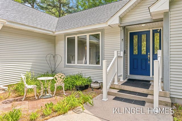 9292 Lakeshore Avenue, West Olive, MI 49460