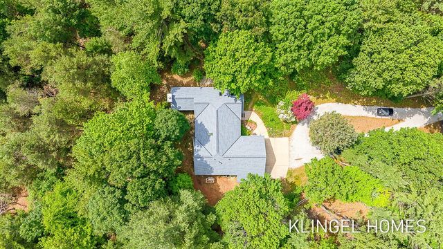 9292 Lakeshore Avenue, West Olive, MI 49460