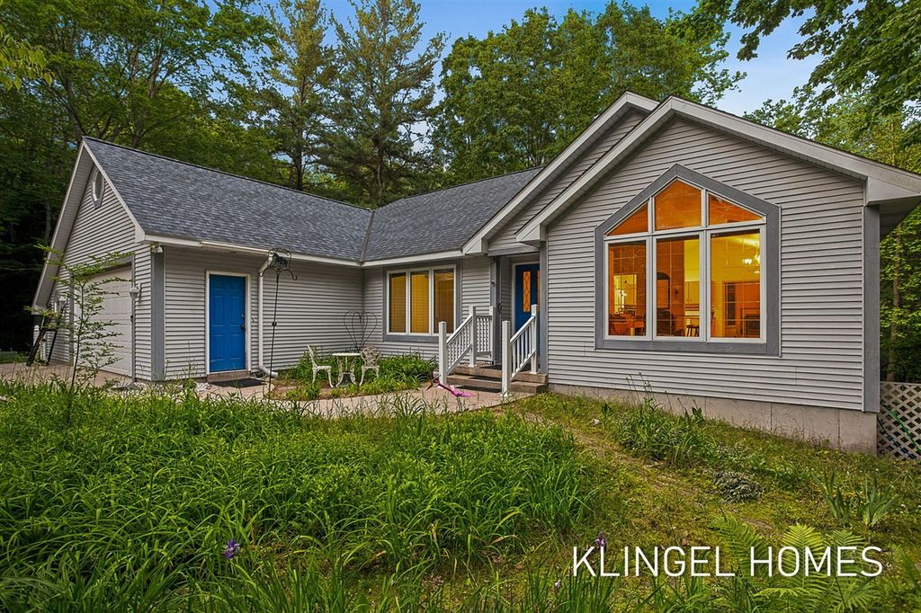 9292 Lakeshore Avenue, West Olive, MI 49460