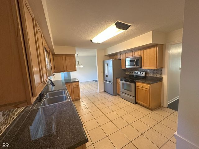 5105 S Breezewood Drive, Muncie, IN 47302