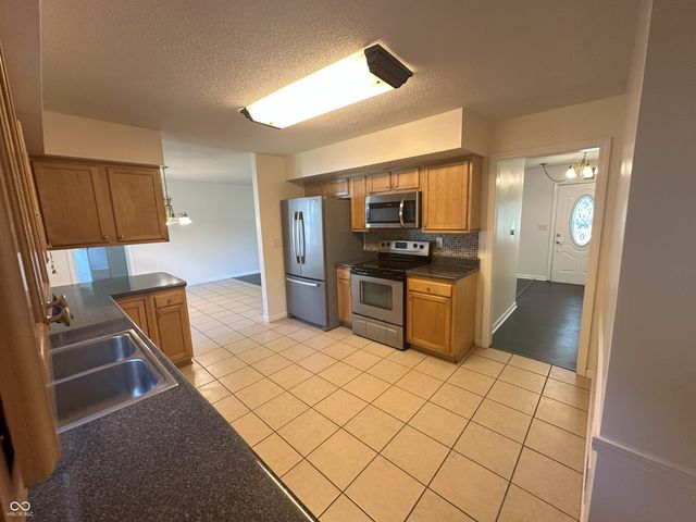 5105 S Breezewood Drive, Muncie, IN 47302