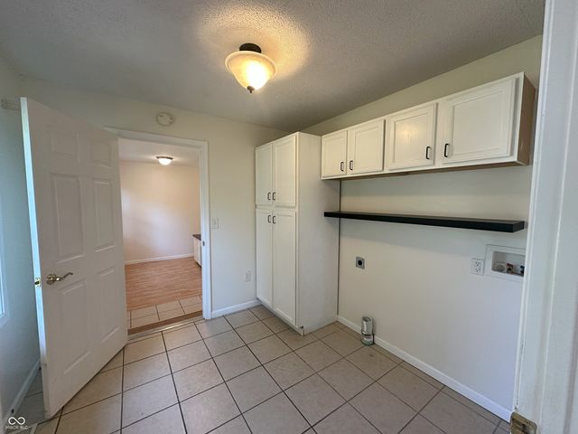 5105 S Breezewood Drive, Muncie, IN 47302