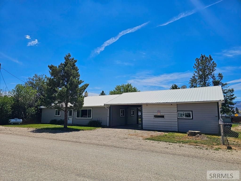 Image 2 of property listing at 1605 Mary St # N, Salmon, ID 83467