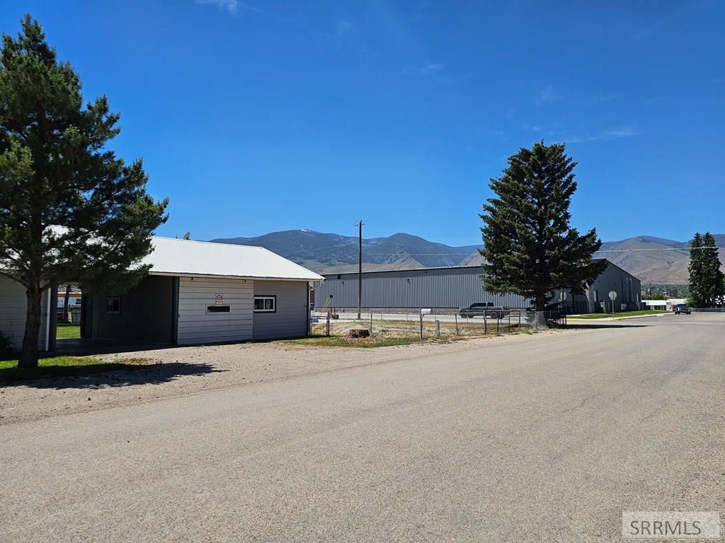 Image 4 of property listing at 1605 Mary St # N, Salmon, ID 83467