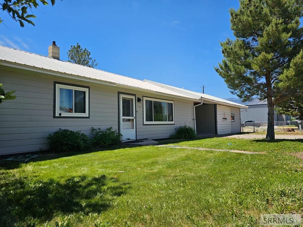 Image 5 of property listing at 1605 Mary St # N, Salmon, ID 83467