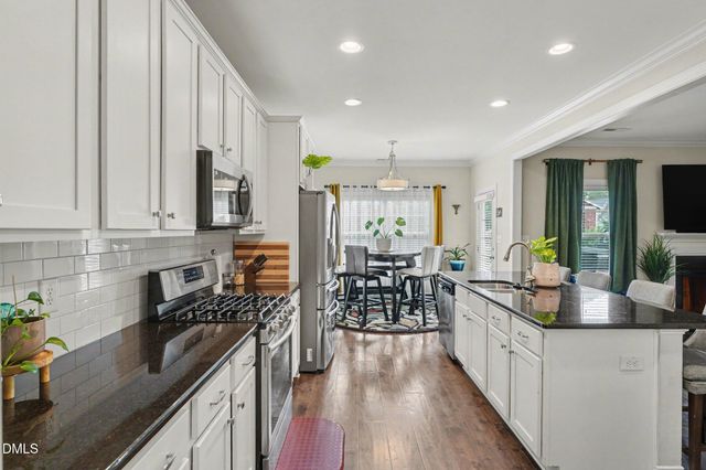 2120 Temple Hills Way, Fuquay Varina, NC 27526