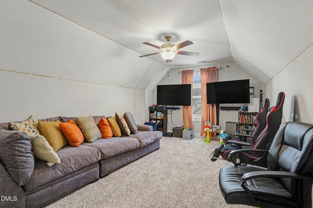 2120 Temple Hills Way, Fuquay Varina, NC 27526