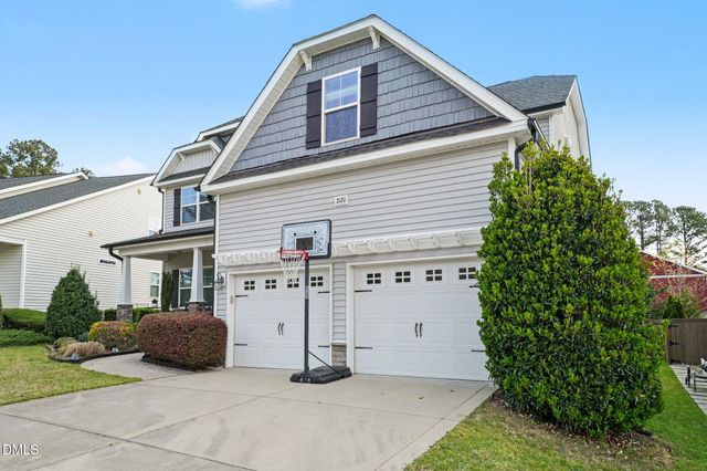 2120 Temple Hills Way, Fuquay Varina, NC 27526