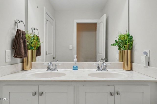 2120 Temple Hills Way, Fuquay Varina, NC 27526