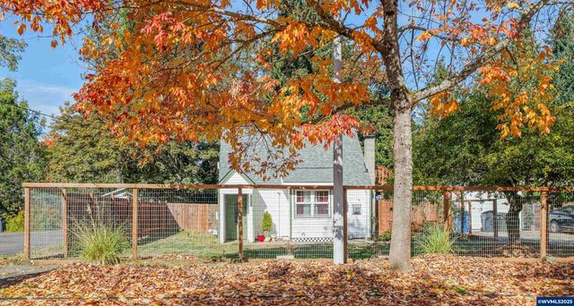 1075 Vista Av SE, Salem, OR 97302