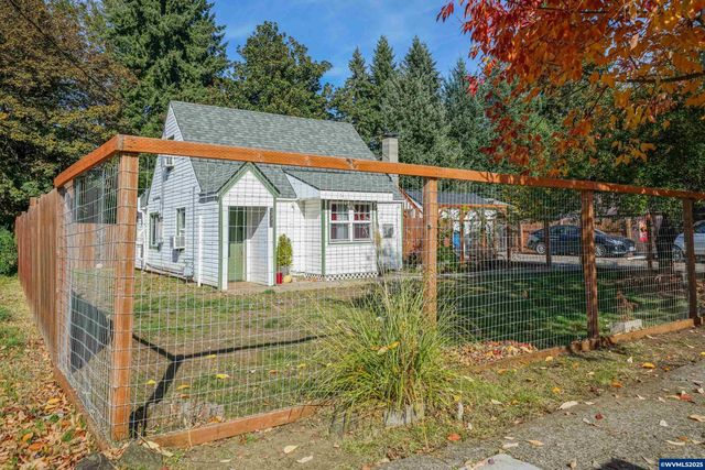 1075 Vista Av SE, Salem, OR 97302