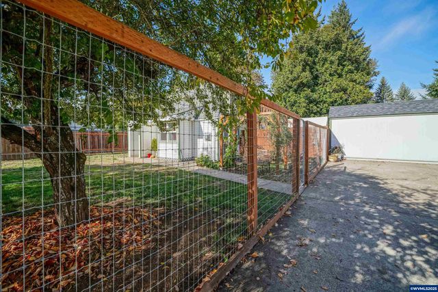 1075 Vista Av SE, Salem, OR 97302