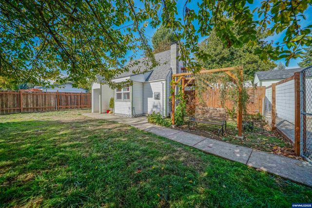 1075 Vista Av SE, Salem, OR 97302