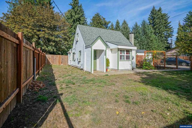 1075 Vista Av SE, Salem, OR 97302
