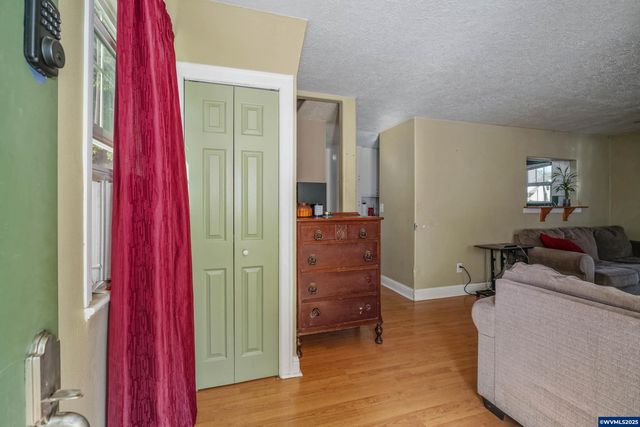 1075 Vista Av SE, Salem, OR 97302