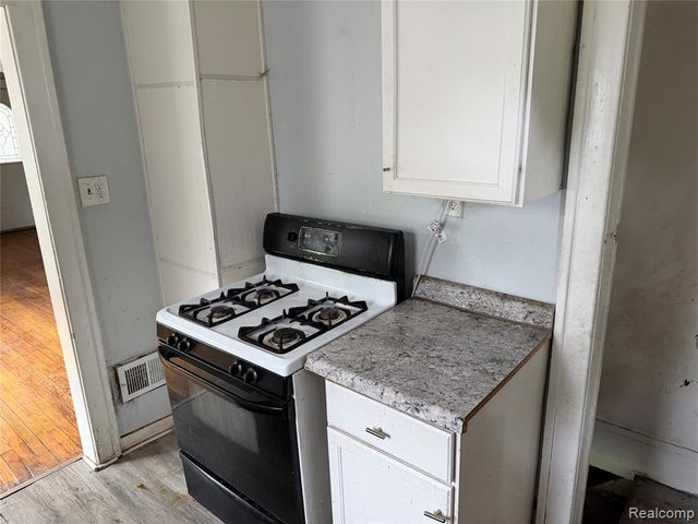 8647 Ellsworth Street, Detroit, MI 48238