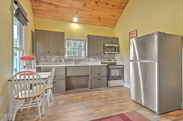 105 Grandview Circle, Elizabethton, TN 37643
