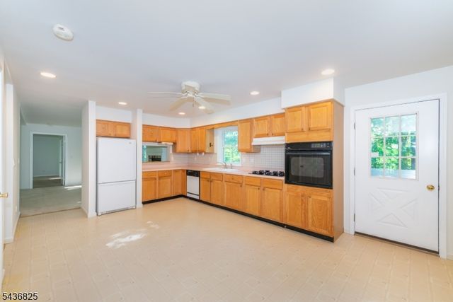 12 Sharrer Road, Lebanon Twp., NJ 08826