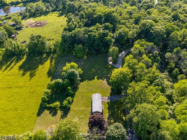 12 Sharrer Road, Lebanon Twp., NJ 08826