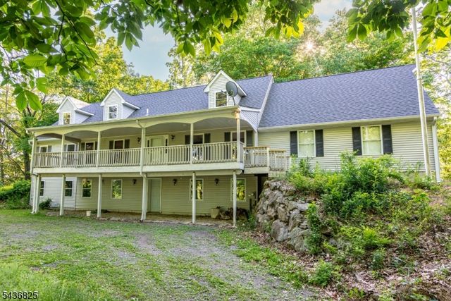 12 Sharrer Road, Lebanon Twp., NJ 08826