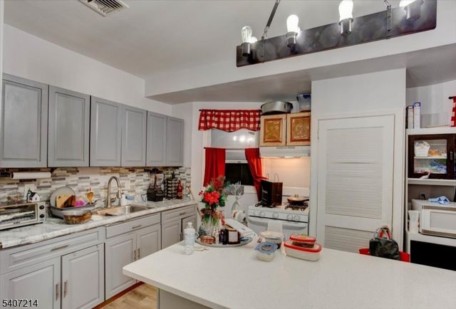 756 S 10Th St, Newark City, NJ 07108