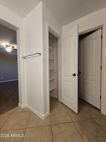 998 W Desert Sky Drive, San Tan Valley, AZ 85143