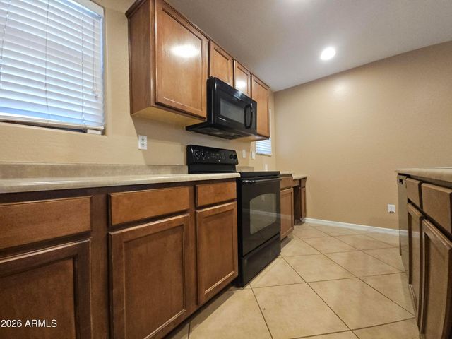 998 W Desert Sky Drive, San Tan Valley, AZ 85143