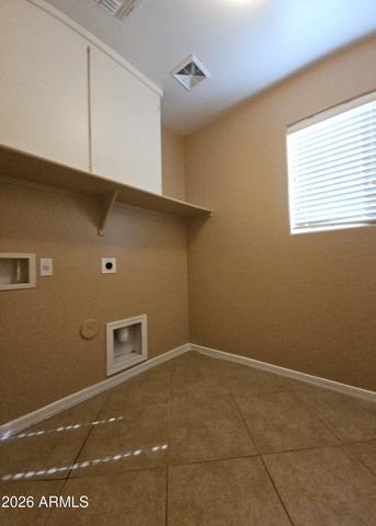 998 W Desert Sky Drive, San Tan Valley, AZ 85143