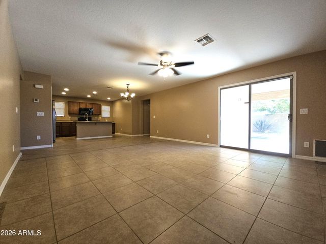 998 W Desert Sky Drive, San Tan Valley, AZ 85143