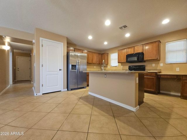 998 W Desert Sky Drive, San Tan Valley, AZ 85143
