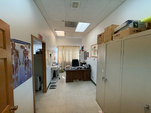 665 Pasquinelli Drive B201, Westmont, IL 60559