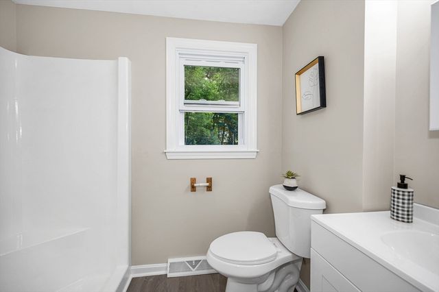 250 Groton Rd, Westford, MA 01886