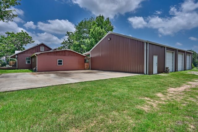 333 Walnut Street, New Ulm, TX 78950