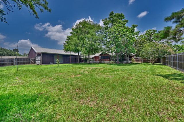 333 Walnut Street, New Ulm, TX 78950