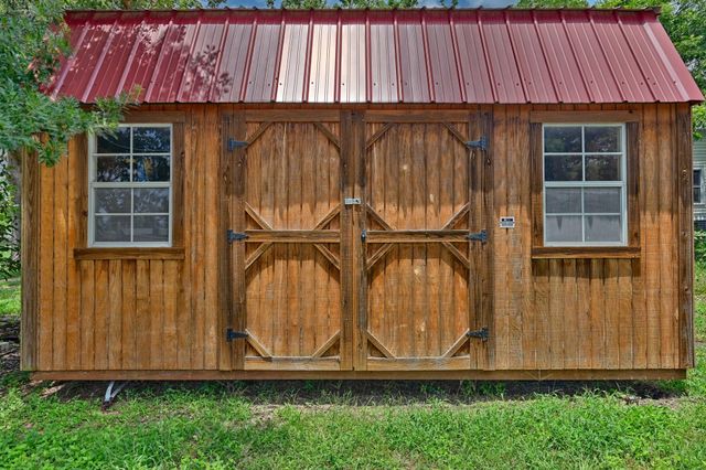 333 Walnut Street, New Ulm, TX 78950