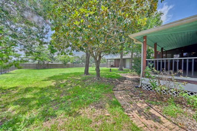 333 Walnut Street, New Ulm, TX 78950