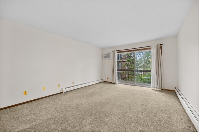 2800 Hillsboro Avenue N 214, New Hope, MN 55427