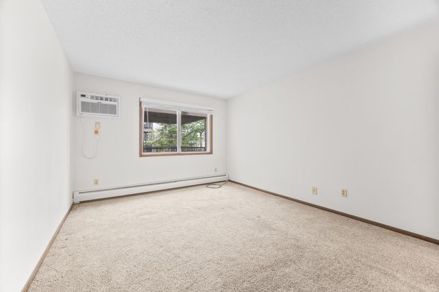 2800 Hillsboro Avenue N 214, New Hope, MN 55427