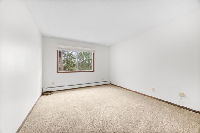 2800 Hillsboro Avenue N 214, New Hope, MN 55427