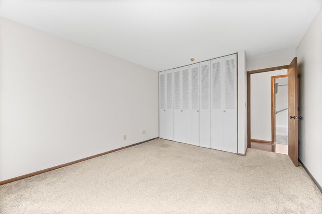 2800 Hillsboro Avenue N 214, New Hope, MN 55427