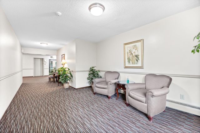 2800 Hillsboro Avenue N 214, New Hope, MN 55427