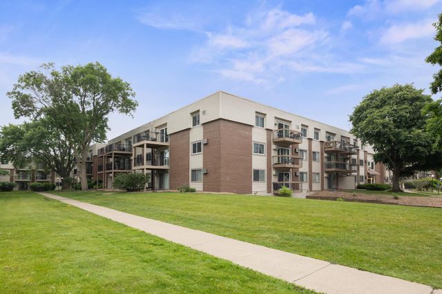 2800 Hillsboro Avenue N 214, New Hope, MN 55427