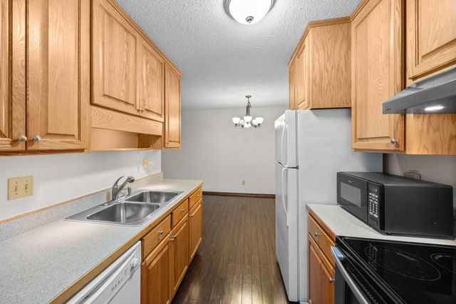 2800 Hillsboro Avenue N 214, New Hope, MN 55427