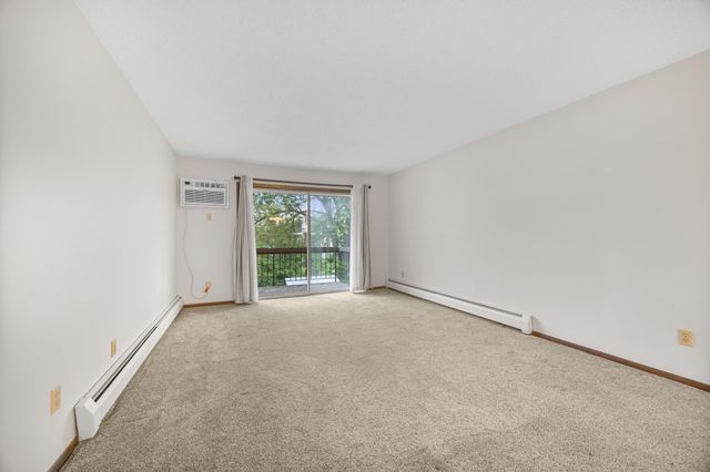 2800 Hillsboro Avenue N 214, New Hope, MN 55427